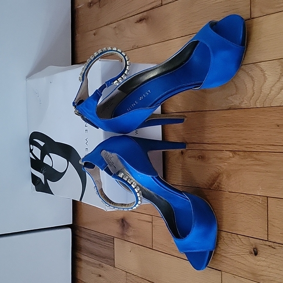 NEW Nine West Size 7 Blue Heels - Picture 2 of 3